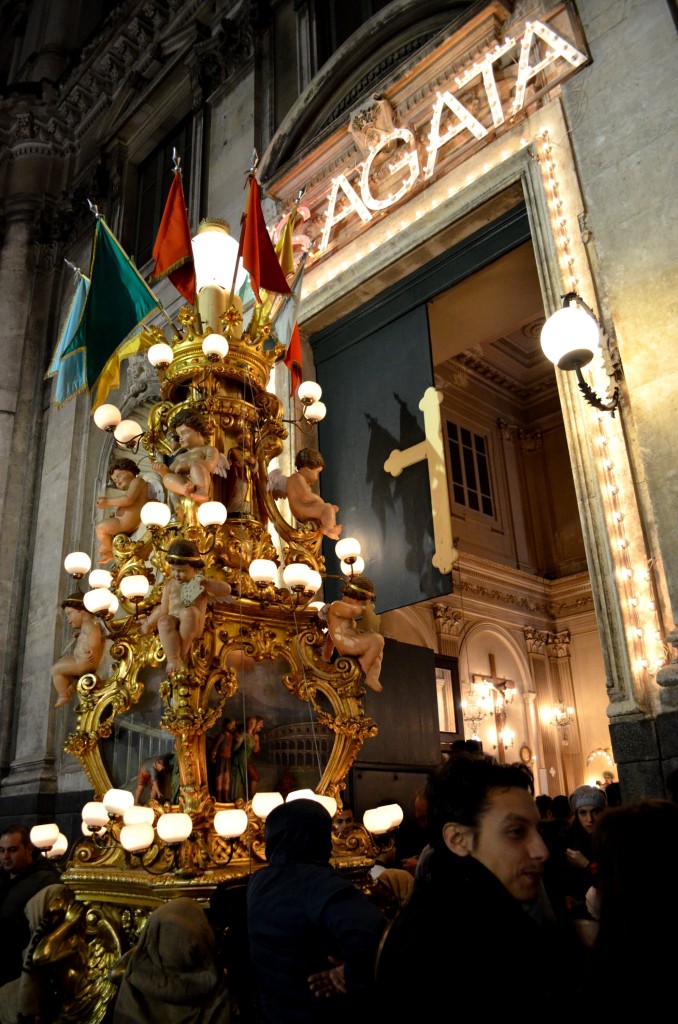 La candelora dei panettieri davanti alla chiesa di Santa Catarina in Via Umberto