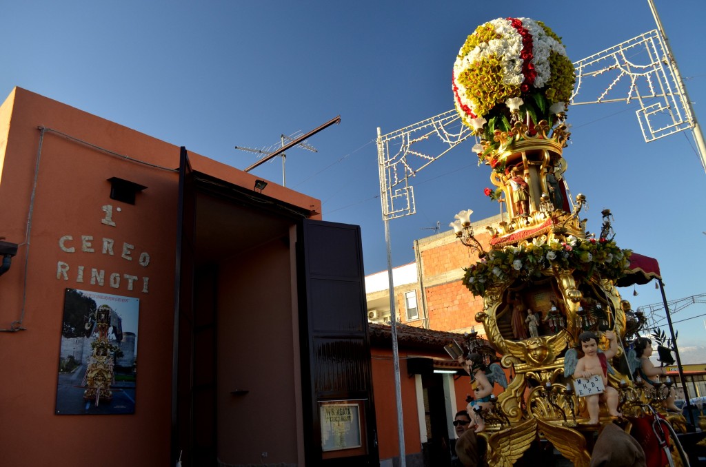 Candelora davanti a Casa della candelora a San Giuseppe La Rena