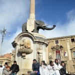 L'elefante (U Liotru), il simbolo di Catania, in piazza Duomo, durante la festa di Sant'Agata la mattina del 6 febbraio