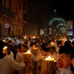 La strada del fuoco - i devoti portano in spalla dei ceri enormi in onore di Sant'Agata